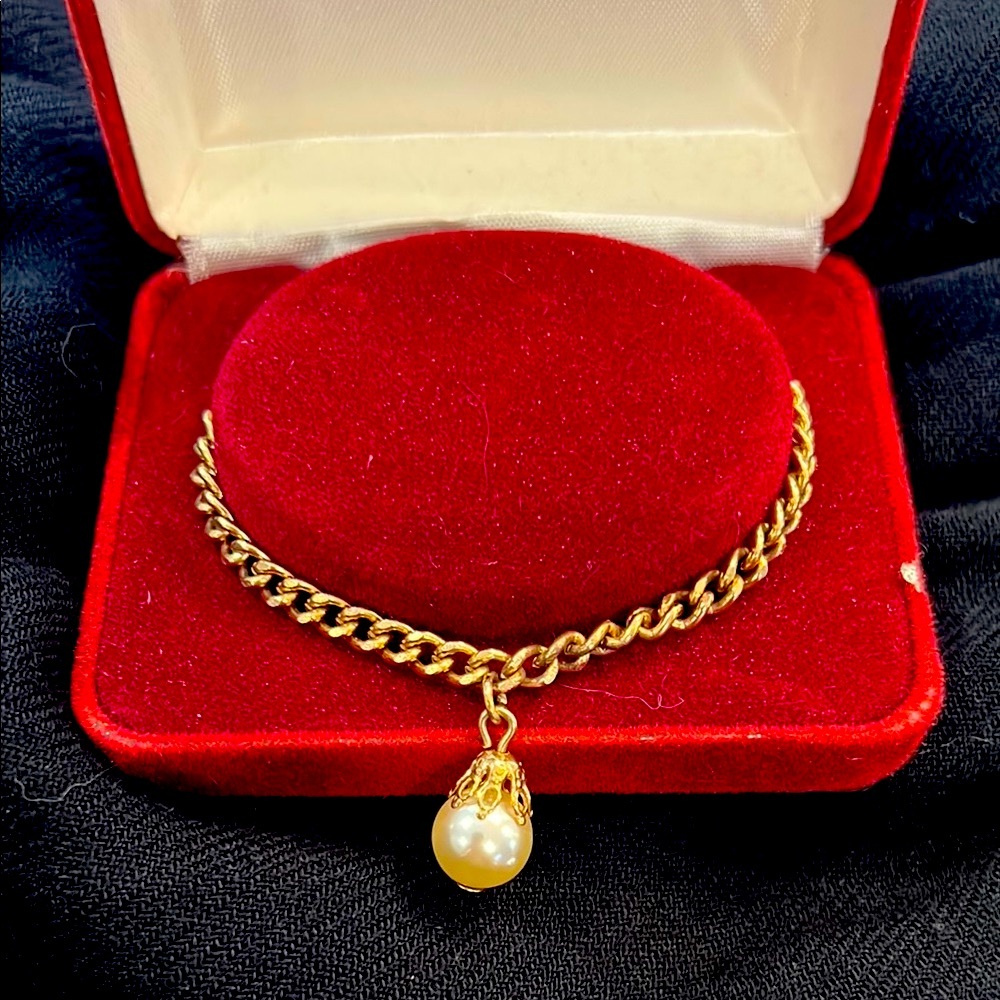 Elegant Vintage Gold Bracelet with Pearl Charm
